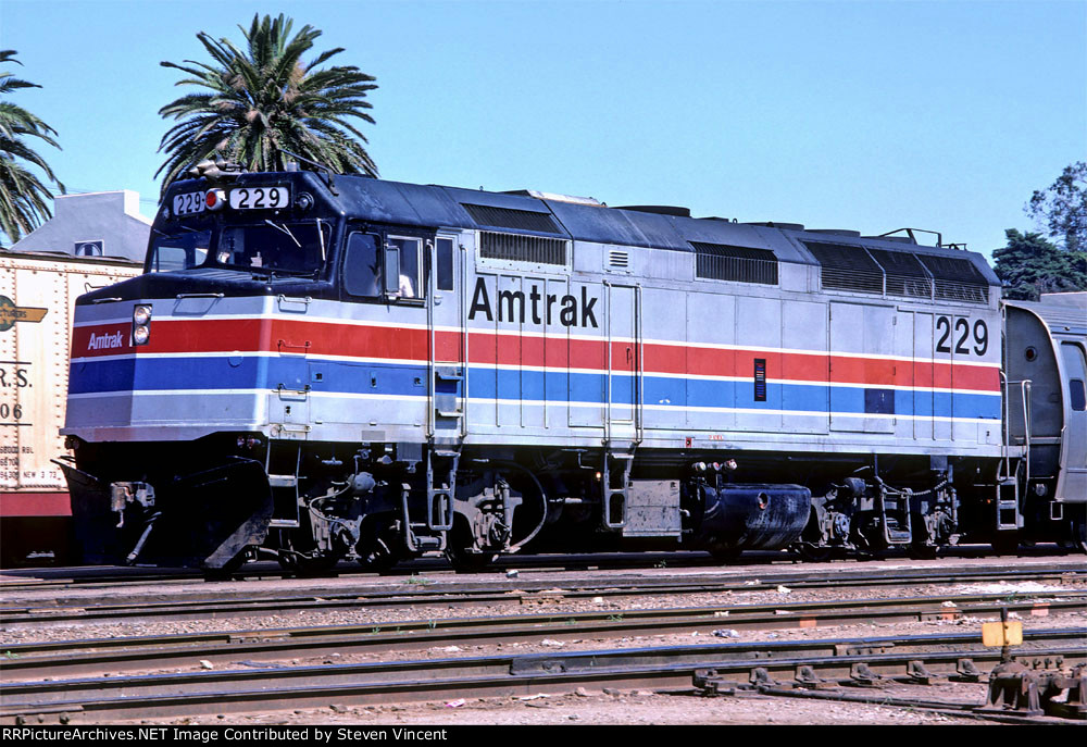 Amtrak F40PH AMTK #229 leads a "San Diegan" with Amfleets NB